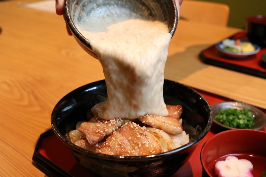 金豚王カルビとろろ丼